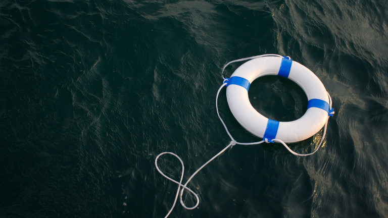 Трима туристи загинаха при инцидент с лодка край бреговете на Оман